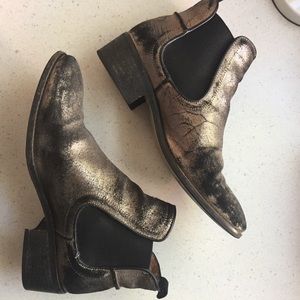 Chelsea Boots - Women